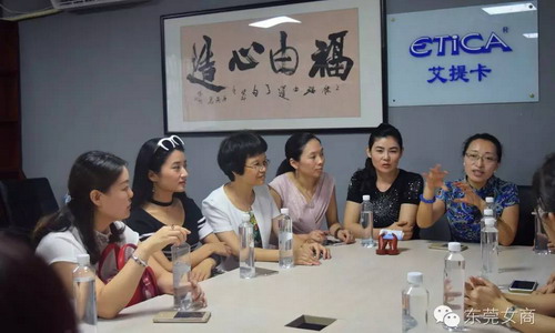 广东艾提卡环保科技有限公司总经理贺江燕为大家讲述公司发展历程 广东艾提卡环保科技有限公司总经理贺江燕为大家讲述公司发展历程