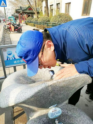 倡导文明济南历下区泉水直饮设施曾尝试多种出水方式 倡导文明济南历下区泉水直饮设施曾尝试多种出水方式