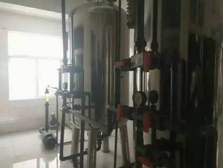 杭州电子科技大学学生考察天平矿泉水制水工艺及流程