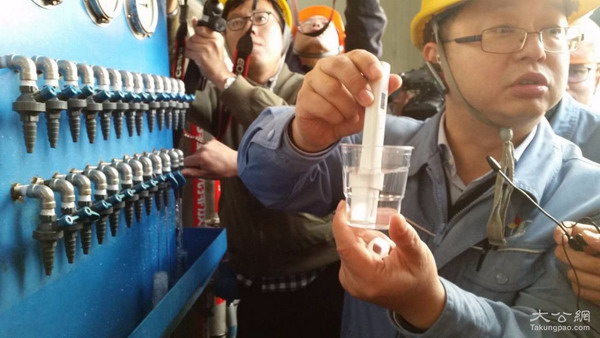 向公众当场检测乙烯高盐污水回用装置的污水处理效果 向公众当场检测乙烯高盐污水回用装置的污水处理效果