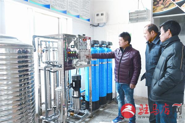寒门学子余海波创业成功反哺家乡为母校捐赠净水设备