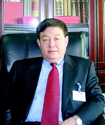 威高集团董事长陈学利办公室工作照 威高集团董事长陈学利办公室工作照