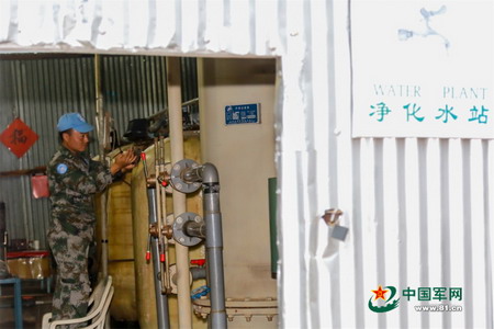 制水员杨金海:执行联合国维和行动部队营地普通一员 制水员杨金海:执行联合国维和行动部队营地普通一员