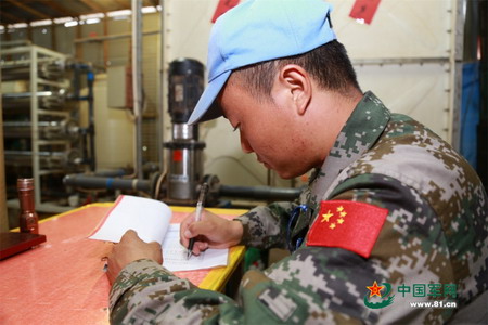 制水员杨金海:执行联合国维和行动部队营地普通一员 制水员杨金海:执行联合国维和行动部队营地普通一员