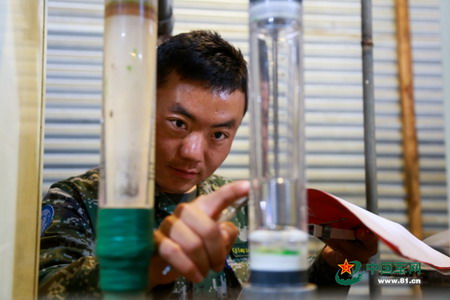 制水员杨金海:执行联合国维和行动部队营地普通一员 制水员杨金海:执行联合国维和行动部队营地普通一员