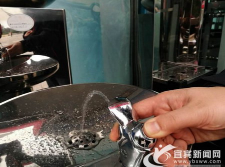 宜宾首个直饮水点免费向市民开放 宜宾首个直饮水点免费向市民开放