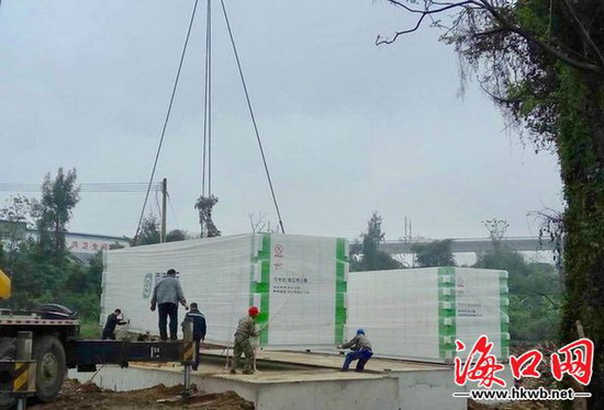海口美舍河丁村桥38台一体化污水处理设备安装已完成 海口美舍河丁村桥38台一体化污水处理设备安装已完成