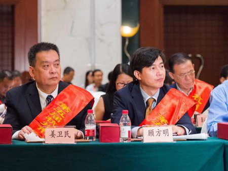 杭州福膜新材料科技有限公司总经理顾方明博士(右) 杭州福膜新材料科技有限公司总经理顾方明博士(右)