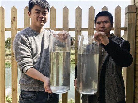 丁兰新城二号港的水经过多相微滤设备的过滤处理后水明显变清了(左) 丁兰新城二号港的水经过多相微滤设备的过滤处理后水明显变清了(左)