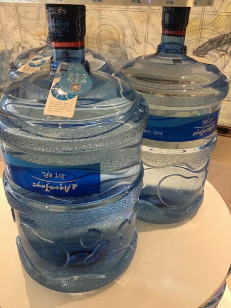 苏报小记者团赴华衍水务“衍悦”纯净水生产基地采访 苏报小记者团赴华衍水务“衍悦”纯净水生产基地采访