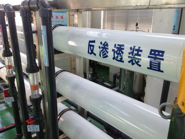 超威集团水处理中心生态监测鱼缸,处理过的回用中水可以用来养金鱼 超威集团水处理中心生态监测鱼缸,处理过的回用中水可以用来养金鱼