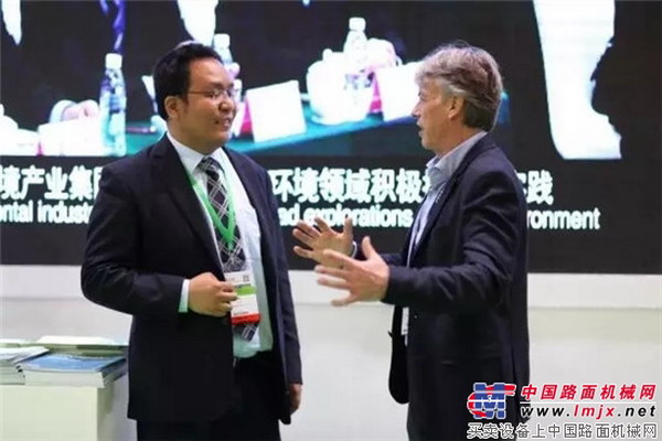 中联重科环境产业集团环境公司经理曾光接待外国客户 中联重科环境产业集团环境公司经理曾光接待外国客户