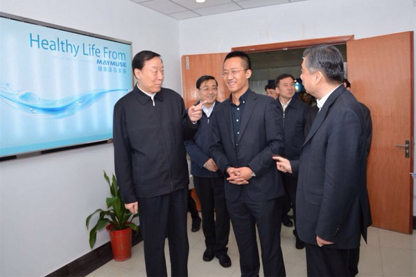 江苏省委书记罗志军视察美淼环保,公司董事长沈敏陪同参观家庭水处理系统和商用水处理系统 江苏省委书记罗志军视察美淼环保,公司董事长沈敏陪同参观家庭水处理系统和商用水处理系统