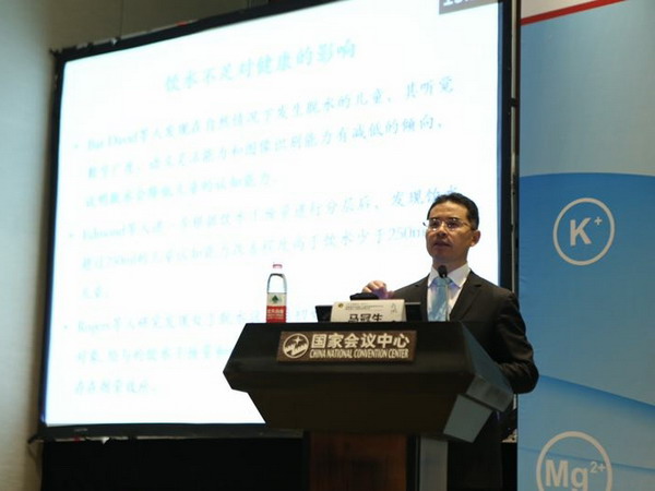 北京大学营养系主任、中国营养学会副理事长马冠生教授 北京大学营养系主任、中国营养学会副理事长马冠生教授