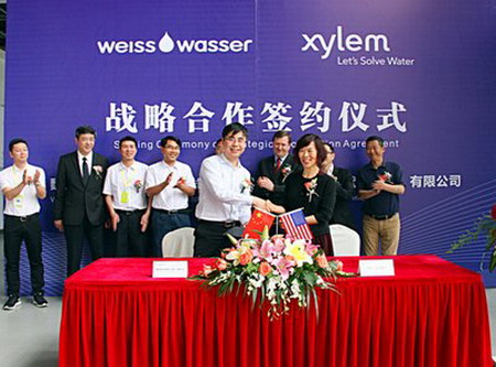 魏斯瓦瑟环境中国区总经理李耀中博士与赛莱默中国区总裁吕淑萍出席签约仪式 魏斯瓦瑟环境中国区总经理李耀中博士与赛莱默中国区总裁吕淑萍出席签约仪式