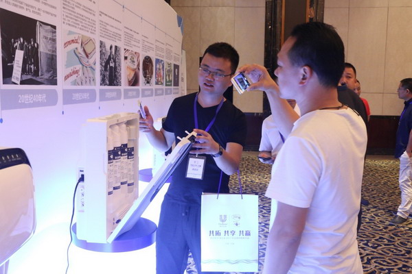 联合利华发布净水宝橱下反渗透先锋型新品在慈溪举行 联合利华发布净水宝橱下反渗透先锋型新品在慈溪举行