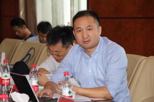 山东新蓝环保科技有限公司董事长胡坚南汇报相关科研成果 山东新蓝环保科技有限公司董事长胡坚南汇报相关科研成果