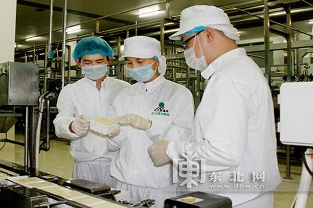 哈尔滨北大荒豆制品有限公司豆腐生产严格执行质量控制标准 哈尔滨北大荒豆制品有限公司豆腐生产严格执行质量控制标准