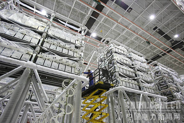 南方电网超高压输电公司鲁西换流站柔性直流阀厅设备安装 南方电网超高压输电公司鲁西换流站柔性直流阀厅设备安装