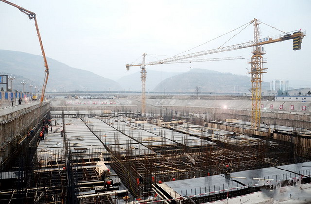 甘肃天水市成纪新城地下净水工程正在有序地安装设备 甘肃天水市成纪新城地下净水工程正在有序地安装设备