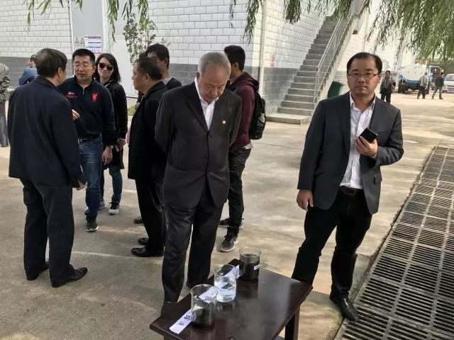 10月13日,130多名中国城市环境卫生协会华东地区第25届年会与会嘉宾参观考察了中联环境济南生活垃圾填埋场渗滤液处理运营服务项目及其主体工艺单元——两级DTRO。 10月13日,130多名中国城市环境卫生协会华东地区第25届年会与会嘉宾参观考察了中联环境济南生活垃圾填埋场渗滤液处理运营服务项目及其主体工艺单元——两级DTRO。