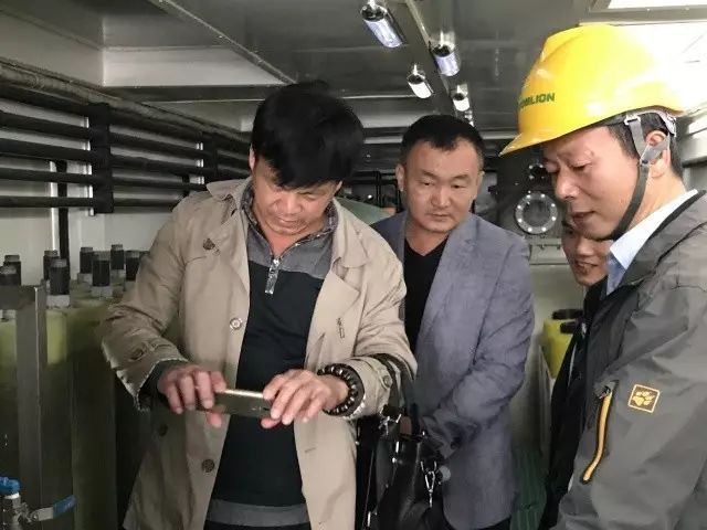 10月13日,130多名中国城市环境卫生协会华东地区第25届年会与会嘉宾参观考察了中联环境济南生活垃圾填埋场渗滤液处理运营服务项目及其主体工艺单元——两级DTRO。 10月13日,130多名中国城市环境卫生协会华东地区第25届年会与会嘉宾参观考察了中联环境济南生活垃圾填埋场渗滤液处理运营服务项目及其主体工艺单元——两级DTRO。