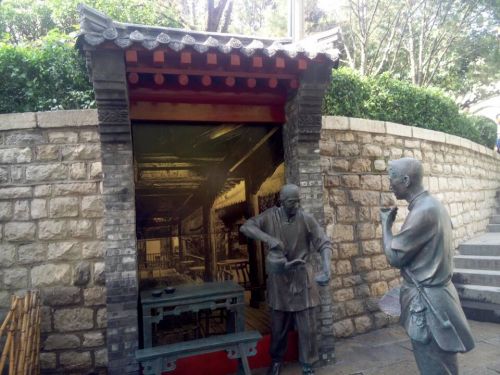 塑造民国时期市井人物场景直饮水点现身济南护城河边