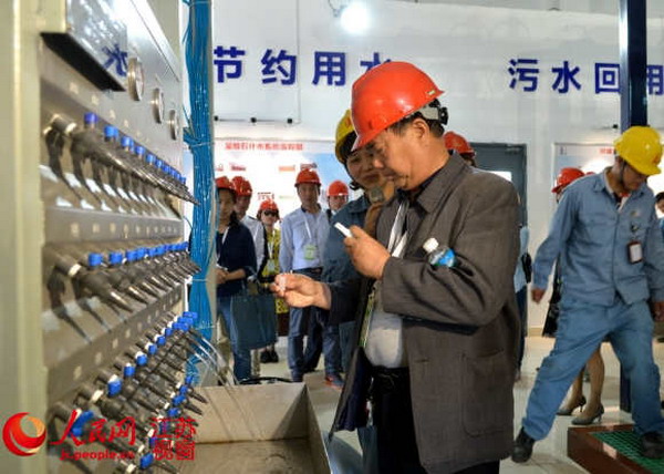 金陵石化公用工程运行部监测双膜气浮装置MBR深度处理后的炼油污水 金陵石化公用工程运行部监测双膜气浮装置MBR深度处理后的炼油污水
