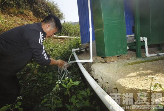 湖南浏阳一农民活性生物治污法尝试治理养猪场猪粪水 湖南浏阳一农民活性生物治污法尝试治理养猪场猪粪水