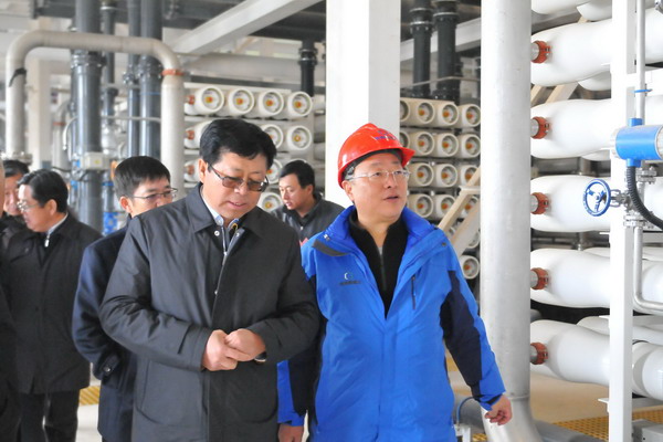 11月9日,青海恒信融锂业科技有限公司年产2万吨电池级碳酸锂项目在柴达木(国家级)循环经济试验区西台吉乃尔盐湖化工产业聚集区正式投产,正在海西州西台吉乃尔盐湖调研,开展党的十九大精神宣讲工作的王黎明副省长见证了投产过程。 11月9日,青海恒信融锂业科技有限公司年产2万吨电池级碳酸锂项目在柴达木(国家级)循环经济试验区西台吉乃尔盐湖化工产业聚集区正式投产,正在海西州西台吉乃尔盐湖调研,开展党的十九大精神宣讲工作的王黎明副省长见证了投产过程。
