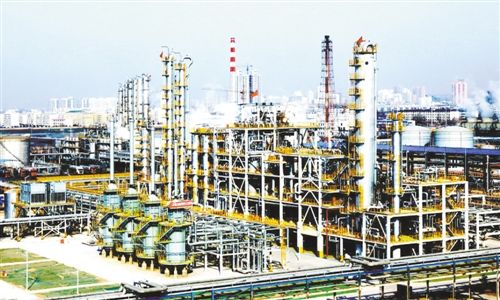 全球首套煤基乙醇工业化项目——陕西延长石油集团10万吨/年合成气制乙醇工业示范项目,由中科院大连化学物理研究所和延长石油集团共同研发,于今年1月11日打通全流程,生产出合格的无水乙醇。 全球首套煤基乙醇工业化项目——陕西延长石油集团10万吨/年合成气制乙醇工业示范项目,由中科院大连化学物理研究所和延长石油集团共同研发,于今年1月11日打通全流程,生产出合格的无水乙醇。