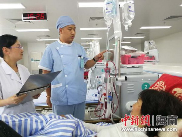 海南三亚哈医大鸿森医院血液净化中心演绎的亲情故事 海南三亚哈医大鸿森医院血液净化中心演绎的亲情故事