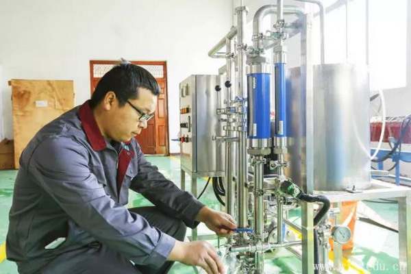 季家友团队的实验装置