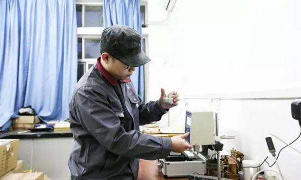 季家友团队的实验装置