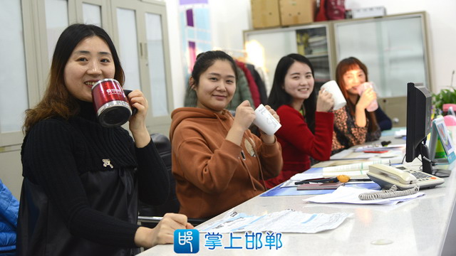 冷热直饮机上岗邯郸市丛台区联纺西街道便民服务大厅 冷热直饮机上岗邯郸市丛台区联纺西街道便民服务大厅