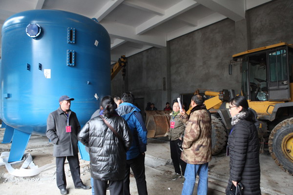 浙江嵊泗县嵊山镇党代表视察海水淡化厂二期工程工地 浙江嵊泗县嵊山镇党代表视察海水淡化厂二期工程工地