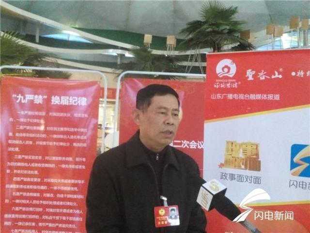 日照市两会期间,市政协委员、市水利局局长刘仲春接受记者采访 日照市两会期间,市政协委员、市水利局局长刘仲春接受记者采访