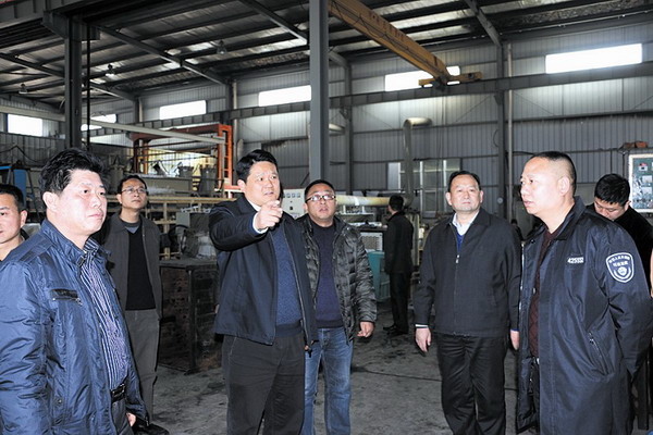 十堰市环保局局长冯安龙一行深入重点企业检查环保工作 十堰市环保局局长冯安龙一行深入重点企业检查环保工作