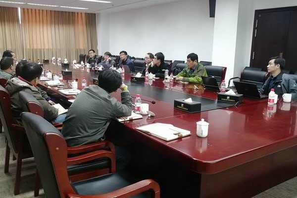 与会人员讨论火电厂废水零排放技术改造项目可行性研究报告 与会人员讨论火电厂废水零排放技术改造项目可行性研究报告