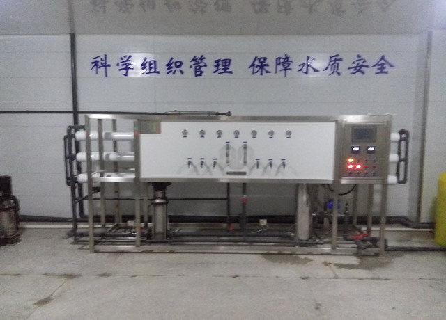 泉城路直饮水工程(设备:5立方米/日,工艺:砂滤+炭滤+纳滤) 泉城路直饮水工程(设备:5立方米/日,工艺:砂滤+炭滤+纳滤)