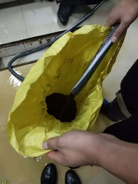 哈尔滨市长江肾病医院为透析科RO水处理系统更换滤料 哈尔滨市长江肾病医院为透析科RO水处理系统更换滤料
