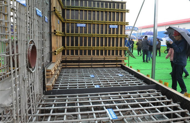 3月22日,记者探访在建的国内一次性建成规模最大污水处理厂——北湖污水处理厂工地。 3月22日,记者探访在建的国内一次性建成规模最大污水处理厂——北湖污水处理厂工地。
