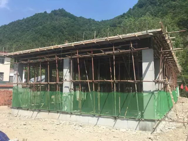 陕西全省首台浸没式一体化超滤设备在丹凤县完成安装 陕西全省首台浸没式一体化超滤设备在丹凤县完成安装