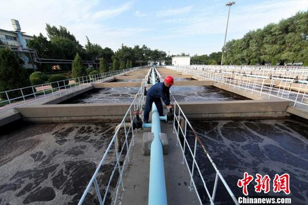 位于兰州市西固区的兰州石化公司污水处理厂 位于兰州市西固区的兰州石化公司污水处理厂