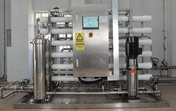 格力首款大型反渗透直饮水工程机在珠海员工社区启用 格力首款大型反渗透直饮水工程机在珠海员工社区启用