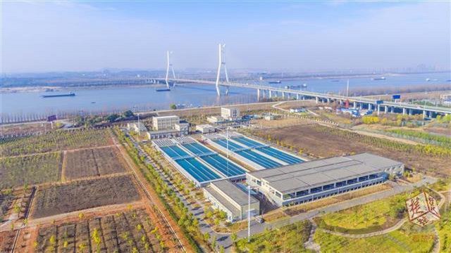 金口水厂一期2015年12月建成投产,共有四期规划,远期供水规模将达到100万立方米/日。(源自:《楚天都市报》记者 潘锡珩) 金口水厂一期2015年12月建成投产,共有四期规划,远期供水规模将达到100万立方米/日。(源自:《楚天都市报》记者 潘锡珩)