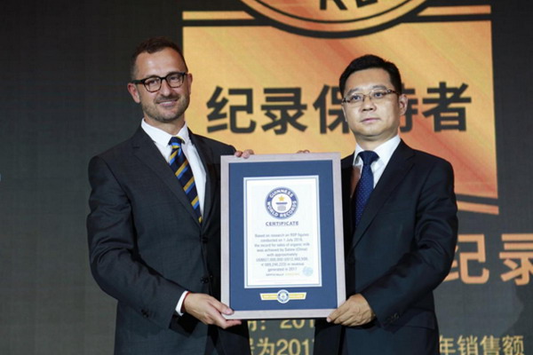 率先膜过滤技术营养保留金典有机奶销售斩获世界纪录 率先膜过滤技术营养保留金典有机奶销售斩获世界纪录