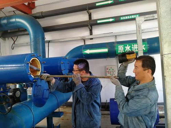 为保障中水供应青岛泥布湾污水处理厂维护超滤膜组件 为保障中水供应青岛泥布湾污水处理厂维护超滤膜组件