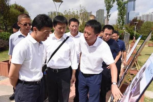 4月29日,贵阳市委副书记、市长、南明河河长陈晏实地调研六广门污水处理厂建设情况。 4月29日,贵阳市委副书记、市长、南明河河长陈晏实地调研六广门污水处理厂建设情况。