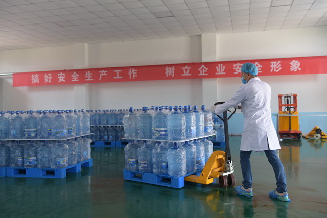 平凉市给排水公司年初成立的泾水源纯净水实现了双赢 平凉市给排水公司年初成立的泾水源纯净水实现了双赢